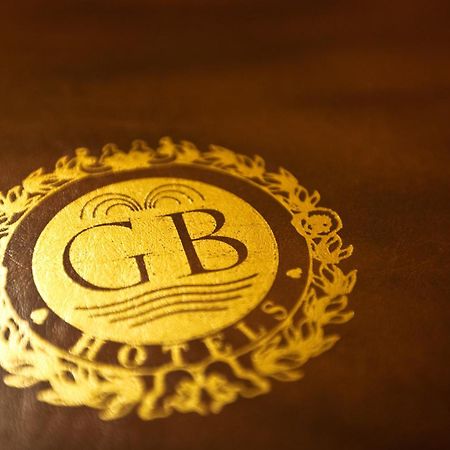 그랜드 호텔 트리에스테 앤 빅토리아 아바노테르메 외부 사진 Gold-embossed monogram