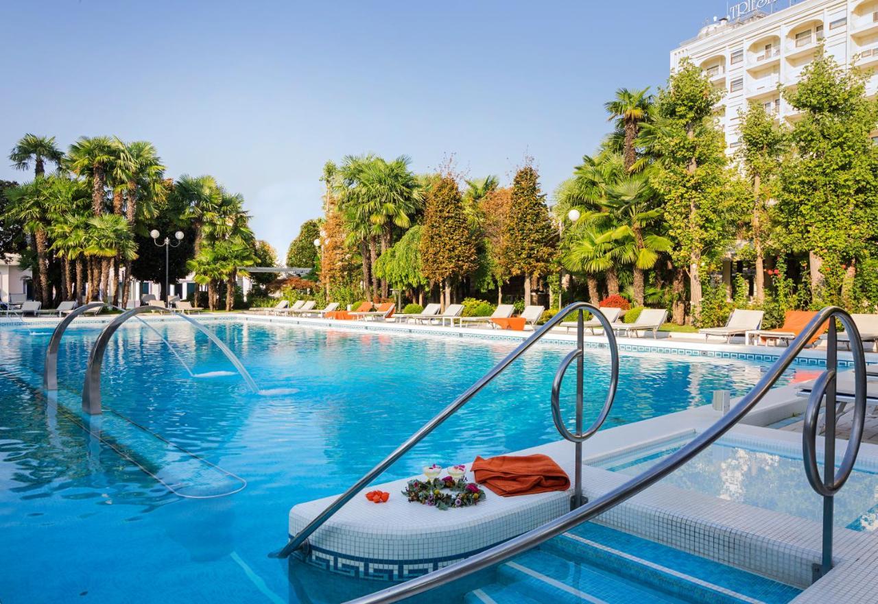 그랜드 호텔 트리에스테 앤 빅토리아 아바노테르메 외부 사진 The swimming pool at the hotel