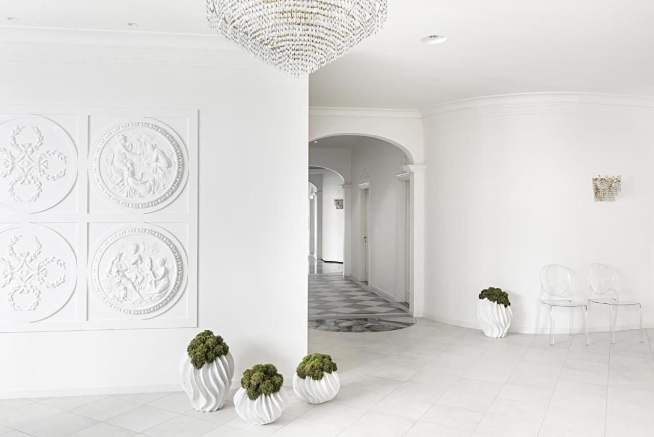 그랜드 호텔 트리에스테 앤 빅토리아 아바노테르메 외부 사진 Interior of the hotel
