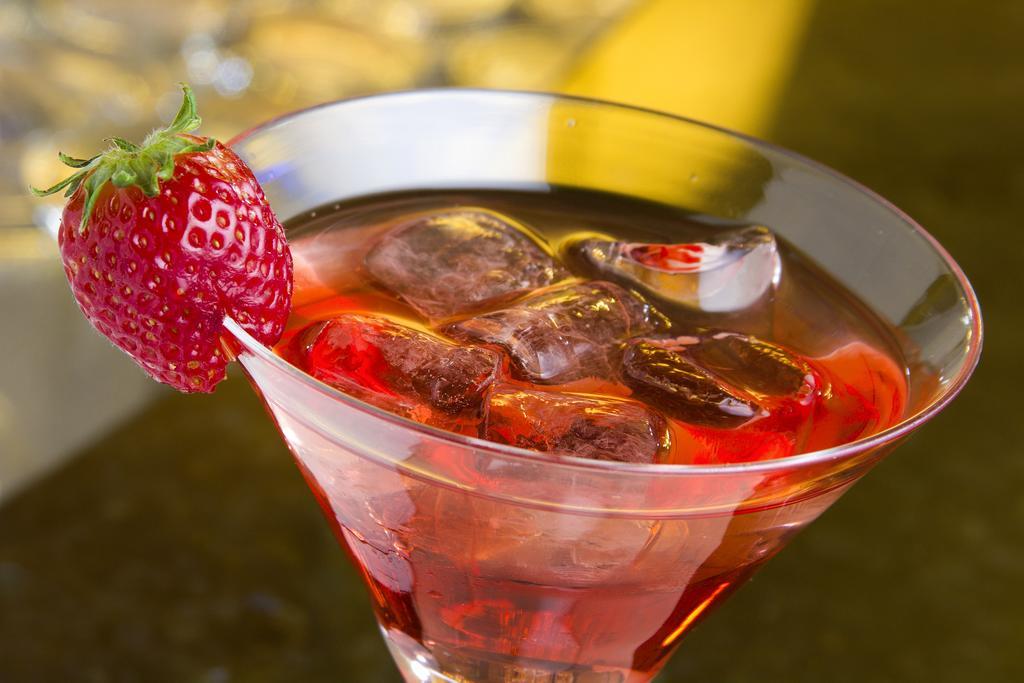 그랜드 호텔 트리에스테 앤 빅토리아 아바노테르메 외부 사진 A strawberry daiquiri