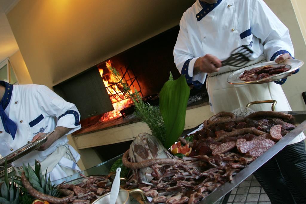 그랜드 호텔 트리에스테 앤 빅토리아 아바노테르메 외부 사진 Brazilian barbecue