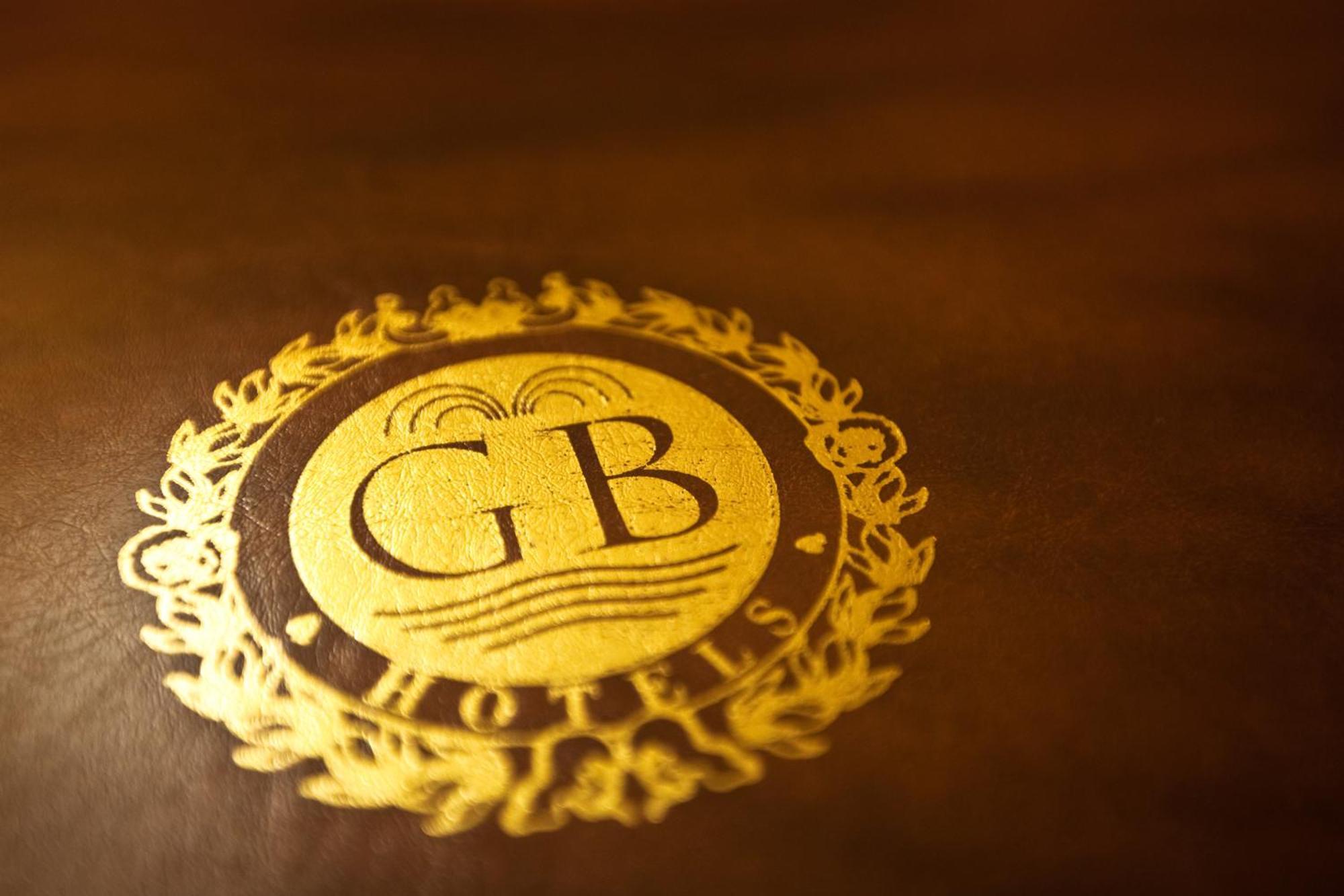그랜드 호텔 트리에스테 앤 빅토리아 아바노테르메 외부 사진 Gold-embossed monogram