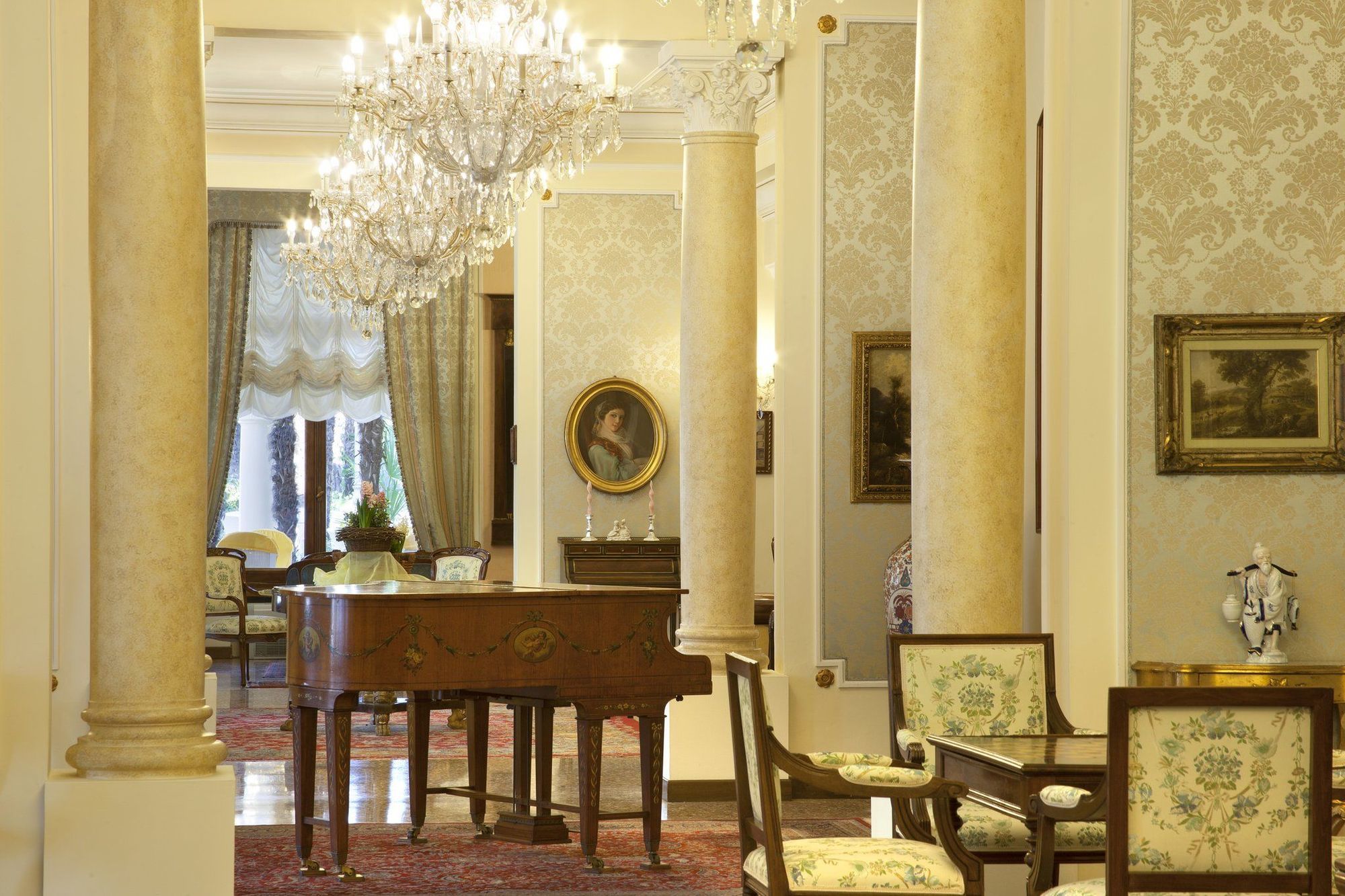 그랜드 호텔 트리에스테 앤 빅토리아 아바노테르메 외부 사진 The interior of the hotel
