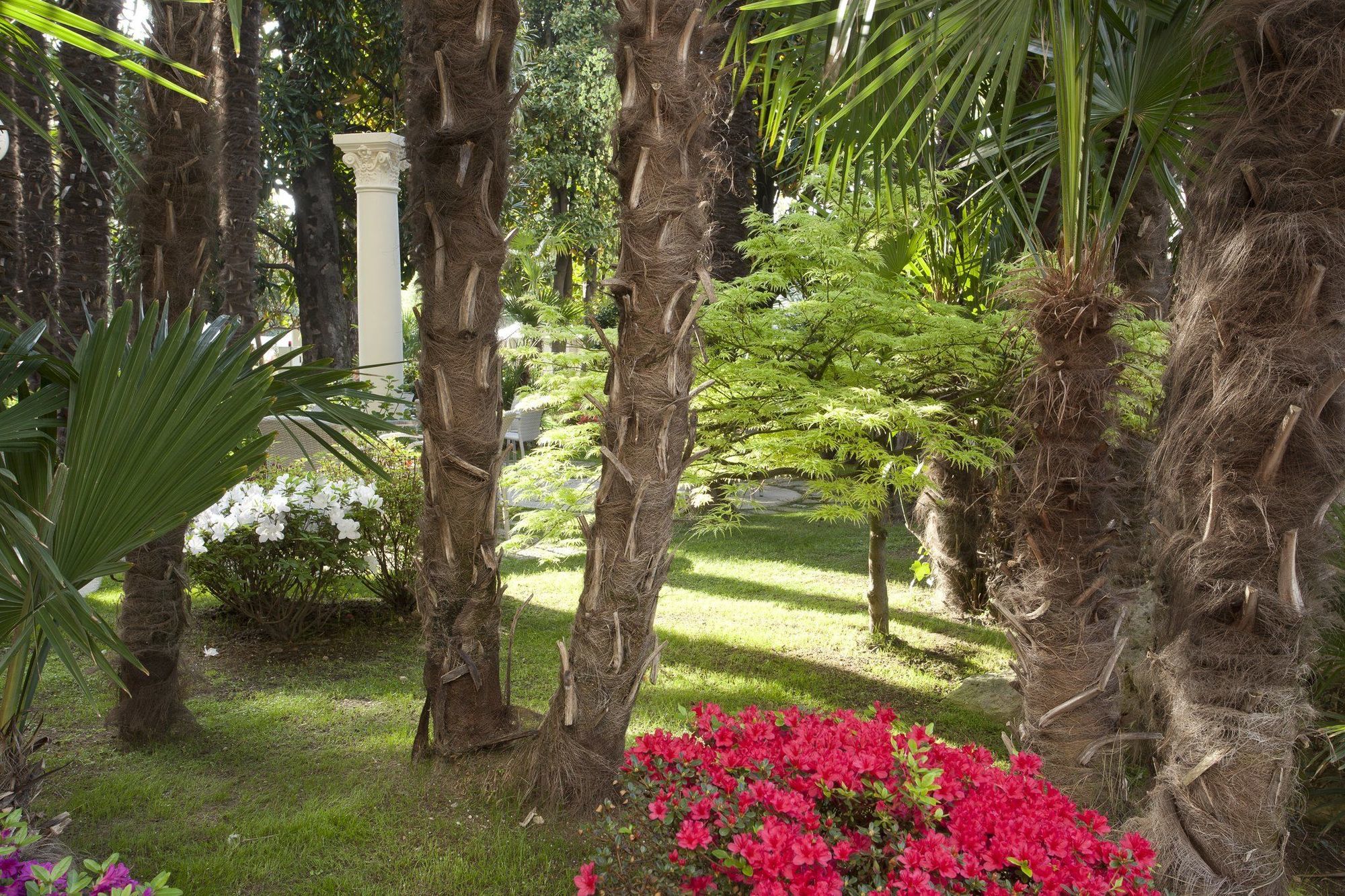 그랜드 호텔 트리에스테 앤 빅토리아 아바노테르메 외부 사진 The gardens of the Villa Durazzo-Pallavicini