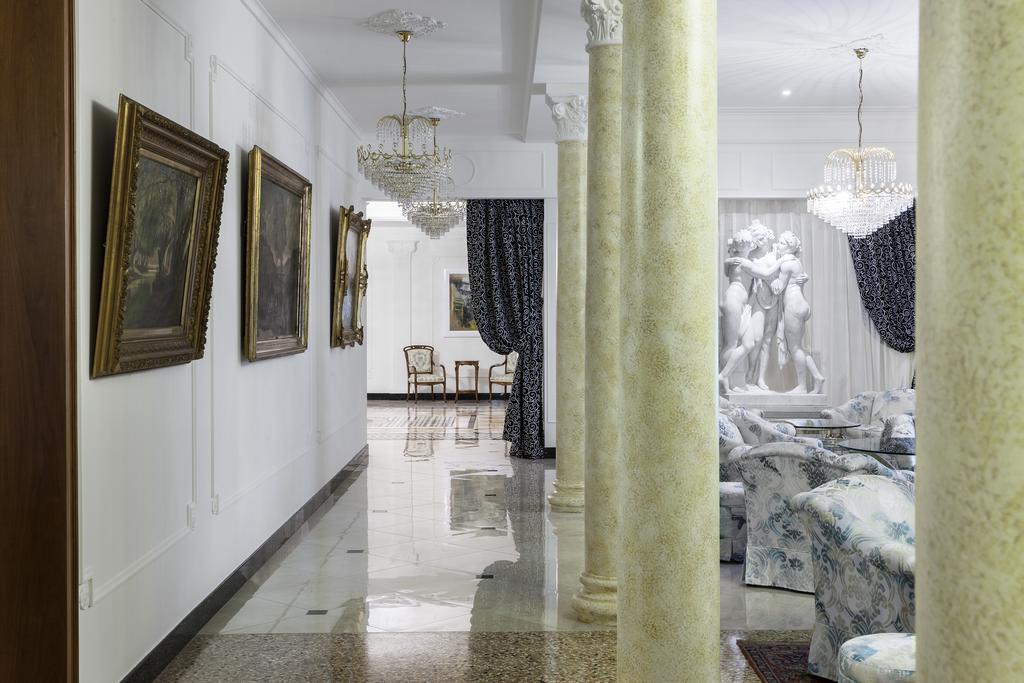 그랜드 호텔 트리에스테 앤 빅토리아 아바노테르메 외부 사진 Interior of the museum